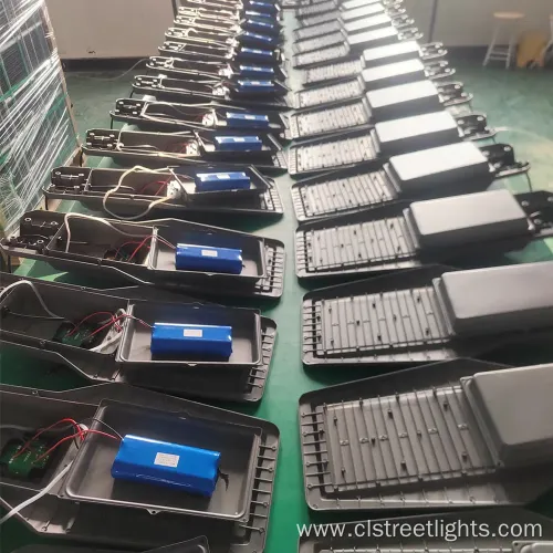 200W LED Street Light with Solar Power and Radar for Outdoor Use